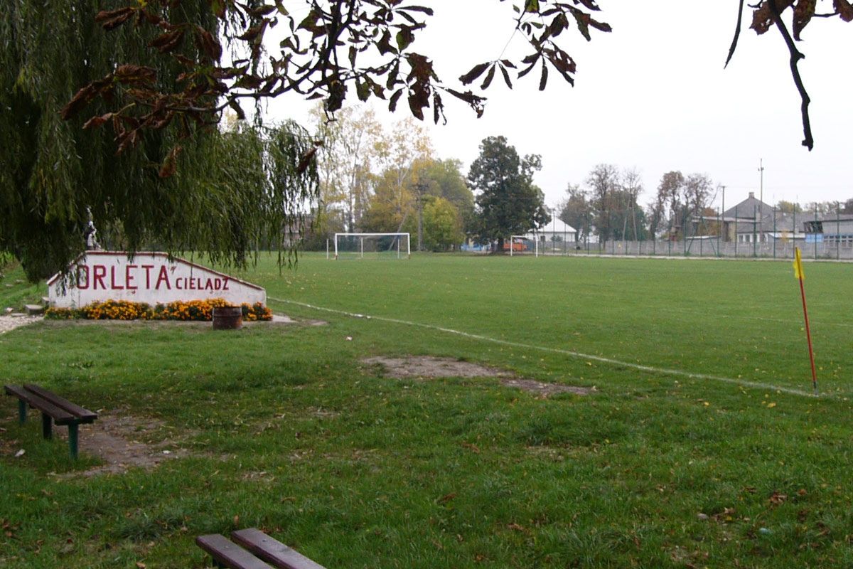 Zdjęcie boiska przy OSIR w Cielądzu - 15 październik 2007